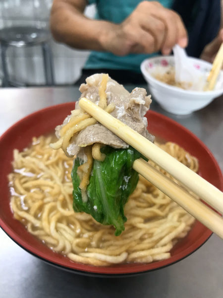（台南安南）胡金龍大愛！在地人才知道隱藏版５０年老店 料好實在鍋燒意麵 甜甜的肉燥飯讓人一口接一口-好客至