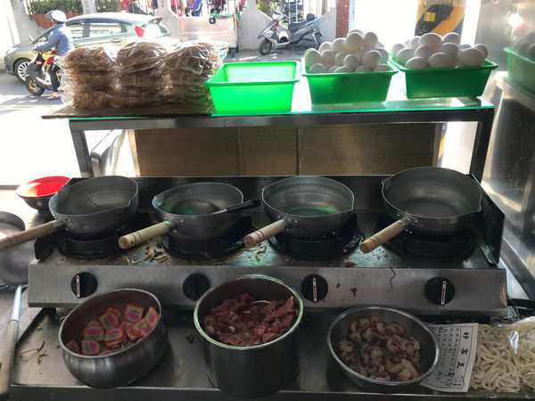 （台南安南）胡金龍大愛！在地人才知道隱藏版５０年老店 料好實在鍋燒意麵 甜甜的肉燥飯讓人一口接一口-好客至