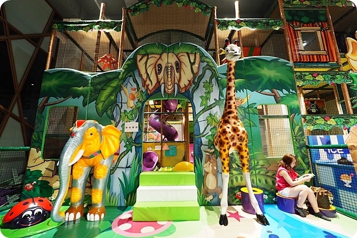 ▋台南景點 ▋烏樹林糖廠。火車迷必看!坐五分車逛甘蔗田吃糖廠冰棒,還能順遊吃超美味的東山鴨頭!