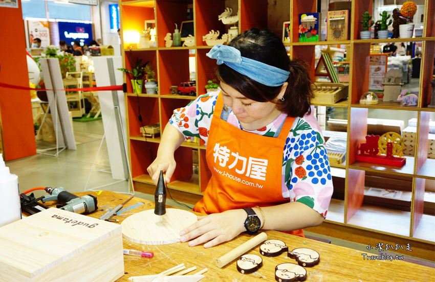台中室內景點》HELLO KITTY迷快來看！特力屋聯名三麗鷗推出超可愛DIY木作課程,IG拍照熱門打卡景點！準備好記憶體大拍特拍！ - 小潔趴趴走旅遊札記