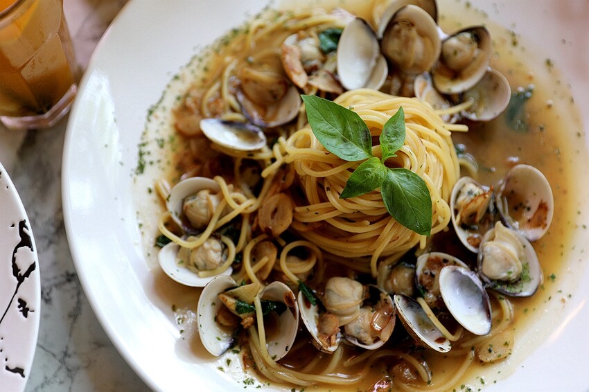 都市叢林浪漫綠意花園!好吃又好拍夢幻景觀餐廳|托斯卡尼尼義大利庭園餐廳(桃園中正藝文特區)