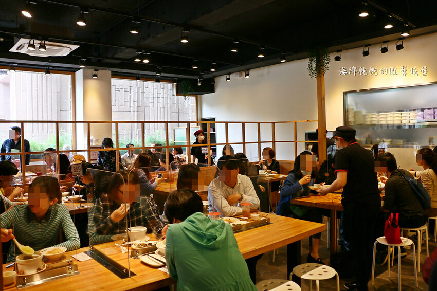 雙月食品社｜蟬聯3年米其林必比登、台北最強雞湯、元氣鱸魚湯、愛恨椒芝麵、菜單價位(捷運善導寺站)