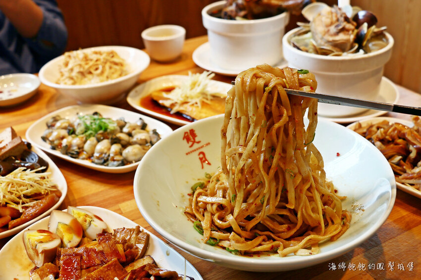 雙月食品社｜蟬聯3年米其林必比登、台北最強雞湯、元氣鱸魚湯、愛恨椒芝麵、菜單價位(捷運善導寺站)