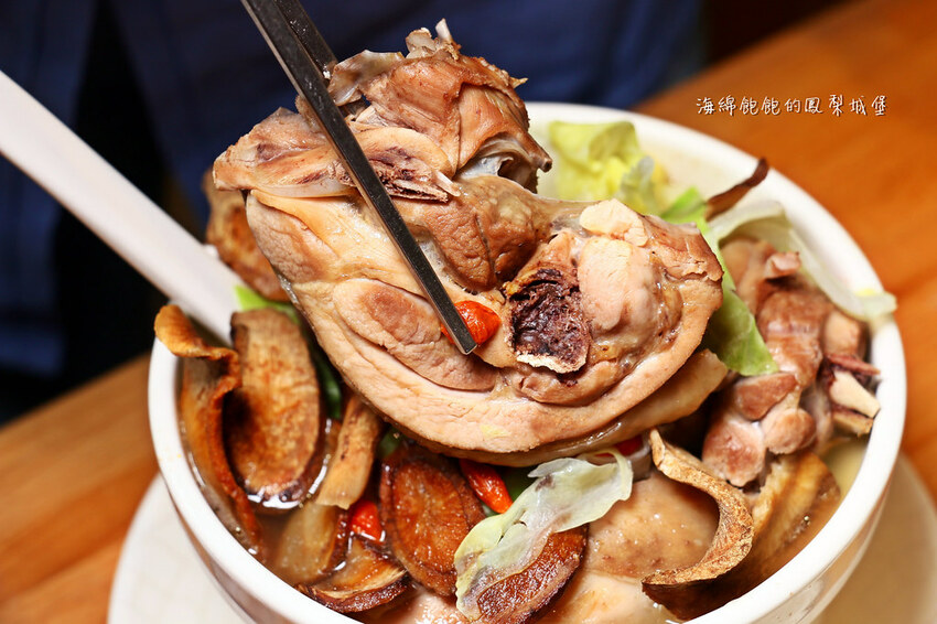 雙月食品社｜蟬聯3年米其林必比登、台北最強雞湯、元氣鱸魚湯、愛恨椒芝麵、菜單價位(捷運善導寺站)