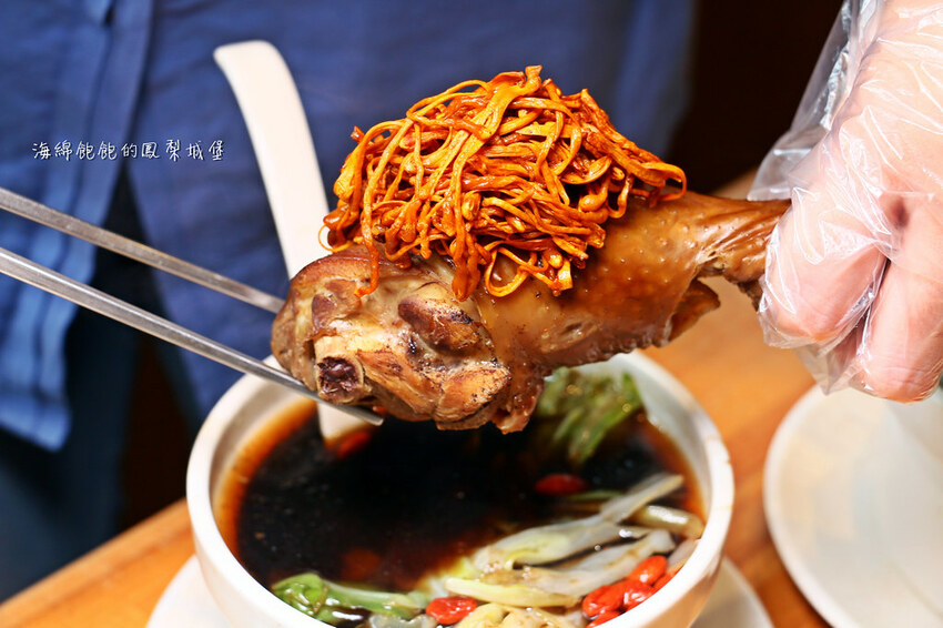 雙月食品社｜蟬聯3年米其林必比登、台北最強雞湯、元氣鱸魚湯、愛恨椒芝麵、菜單價位(捷運善導寺站)