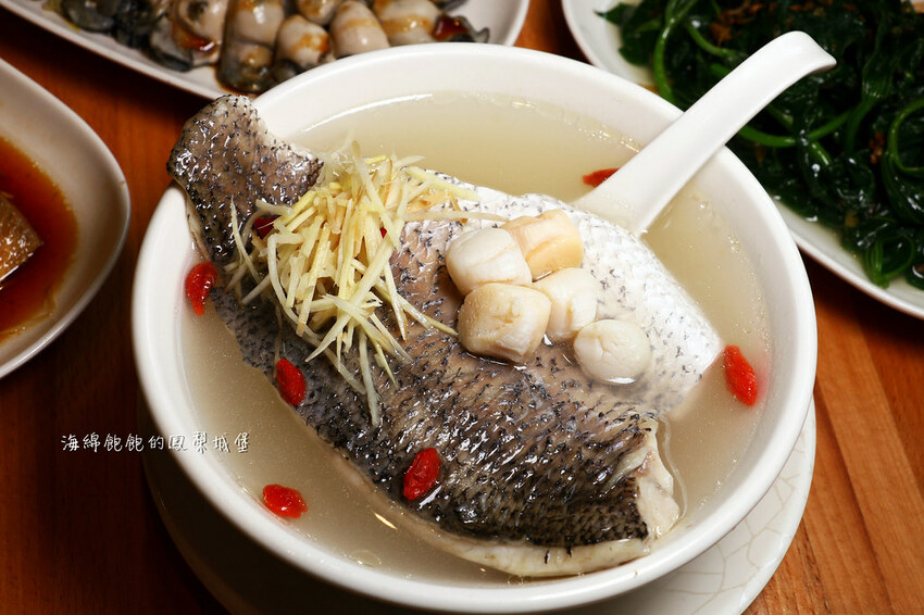 雙月食品社｜蟬聯3年米其林必比登、台北最強雞湯、元氣鱸魚湯、愛恨椒芝麵、菜單價位(捷運善導寺站)