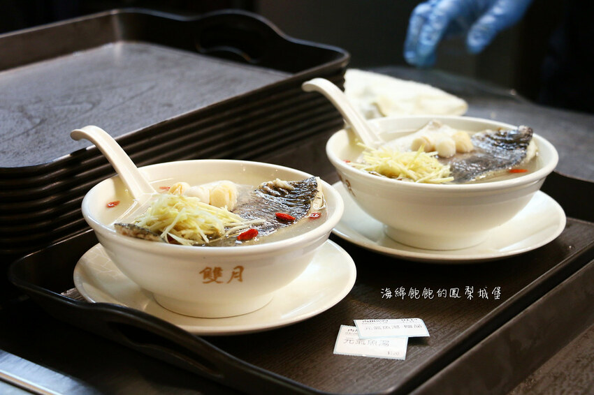 雙月食品社｜蟬聯3年米其林必比登、台北最強雞湯、元氣鱸魚湯、愛恨椒芝麵、菜單價位(捷運善導寺站)
