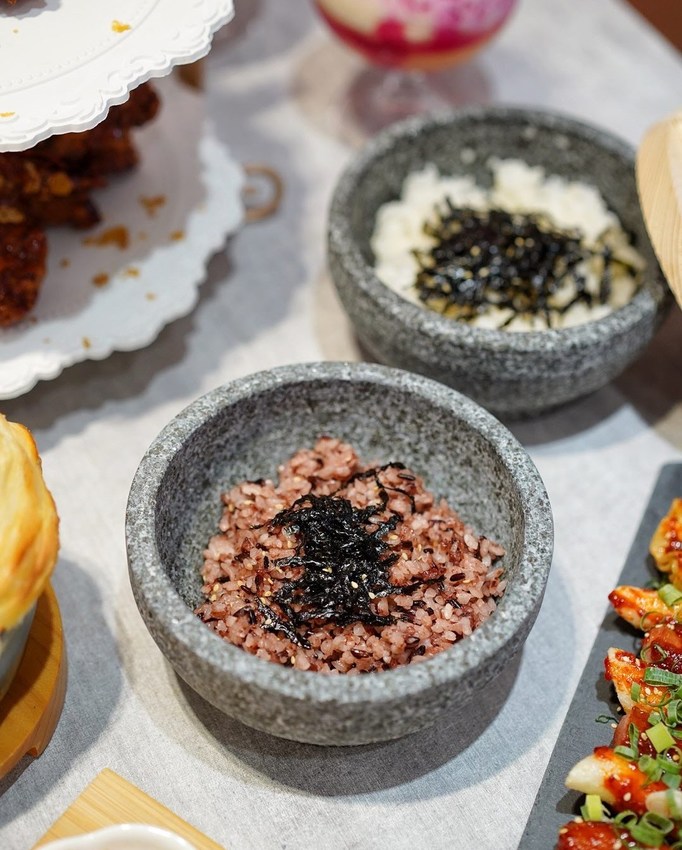 台北東區巷弄新開幕韓式料理『饗韓 食尚韓食』,免費韓服體驗、網美打卡牆讓你拍個夠,喜愛韓式料理的朋友又多一個選擇啦! - 阿華田的美食日記