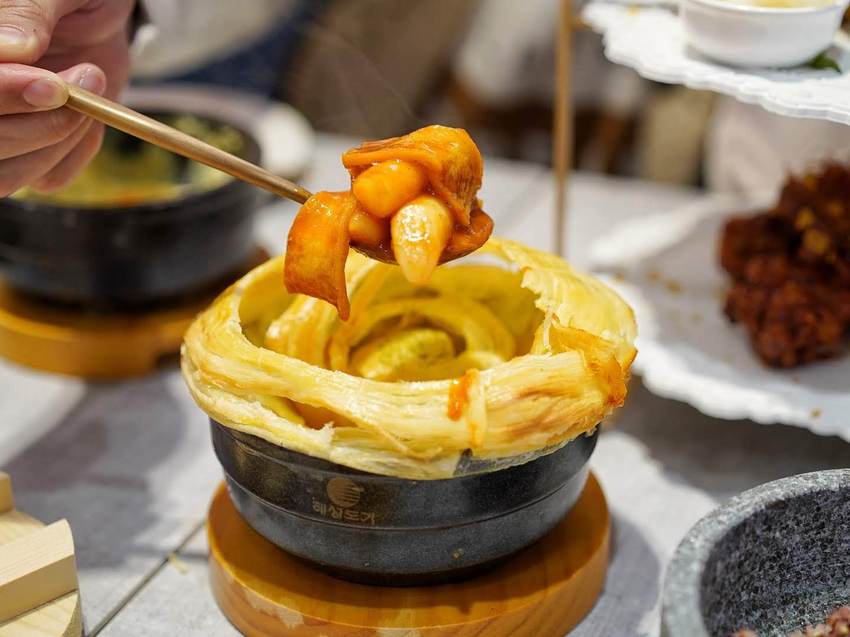 台北東區巷弄新開幕韓式料理『饗韓 食尚韓食』,免費韓服體驗、網美打卡牆讓你拍個夠,喜愛韓式料理的朋友又多一個選擇啦! - 阿華田的美食日記