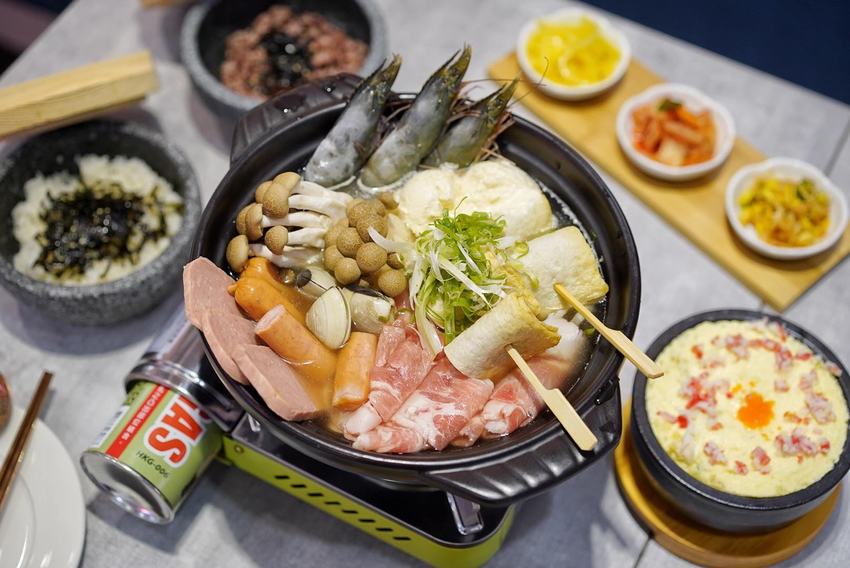 台北東區巷弄新開幕韓式料理『饗韓 食尚韓食』,免費韓服體驗、網美打卡牆讓你拍個夠,喜愛韓式料理的朋友又多一個選擇啦! - 阿華田的美食日記