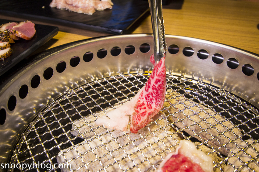 【板橋美食】板橋燒烤吃到飽|燒肉殿板橋旗艦店~燒烤吃到飽499元起,日本A5黑毛和牛、各式海鮮無限量供應、嘉士伯啤酒無限暢飲