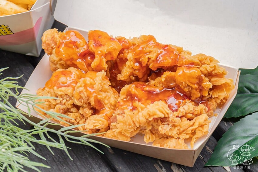 台中人氣美式炸雞現點現炸,必點泰式系列甜中帶酸好涮嘴,強烈建議事先打電話預訂!