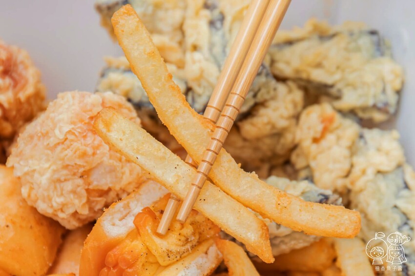 台中人氣美式炸雞現點現炸,必點泰式系列甜中帶酸好涮嘴,強烈建議事先打電話預訂!