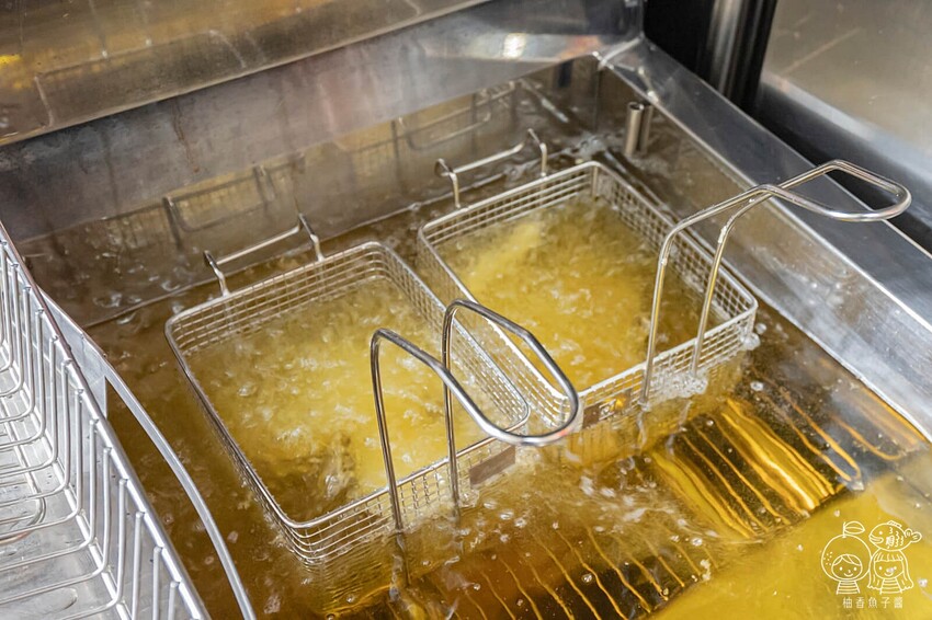 台中人氣美式炸雞現點現炸,必點泰式系列甜中帶酸好涮嘴,強烈建議事先打電話預訂!