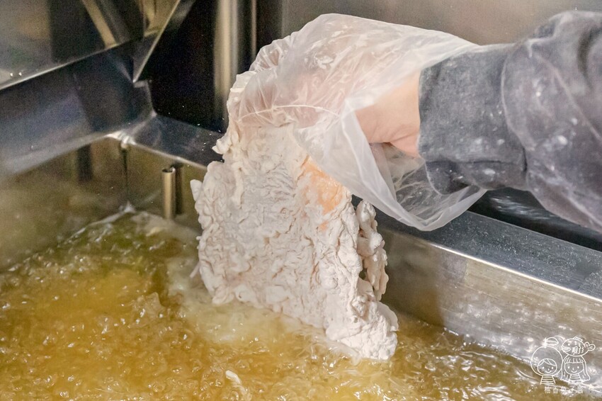 台中人氣美式炸雞現點現炸,必點泰式系列甜中帶酸好涮嘴,強烈建議事先打電話預訂!