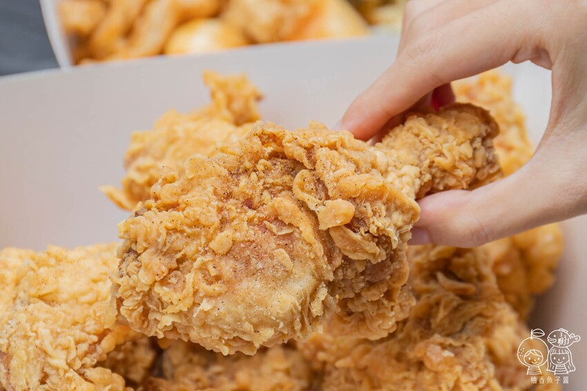 台中人氣美式炸雞現點現炸,必點泰式系列甜中帶酸好涮嘴,強烈建議事先打電話預訂!