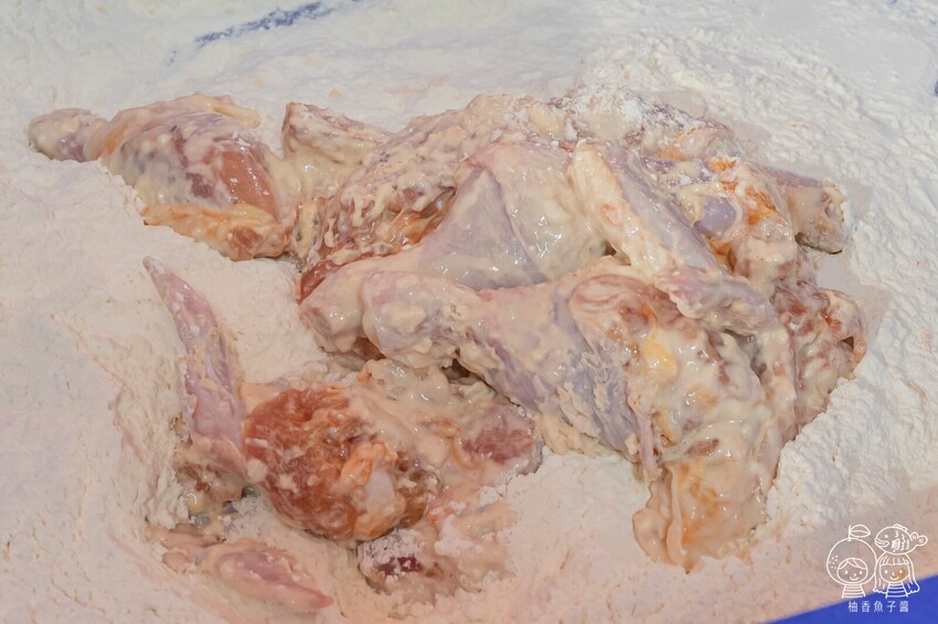 台中人氣美式炸雞現點現炸,必點泰式系列甜中帶酸好涮嘴,強烈建議事先打電話預訂!