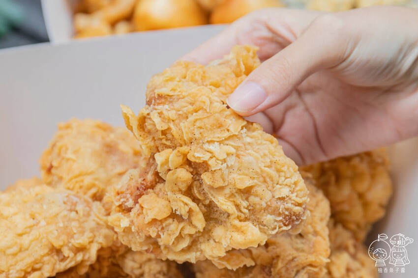 台中人氣美式炸雞現點現炸,必點泰式系列甜中帶酸好涮嘴,強烈建議事先打電話預訂!