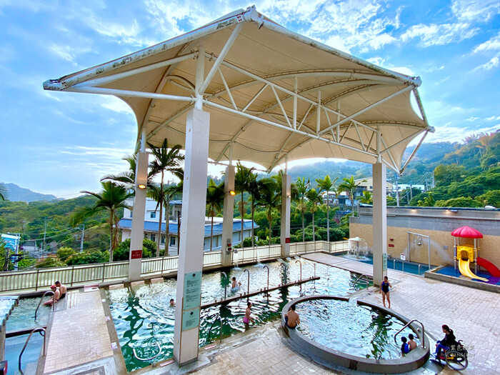 台中日光溫泉會館》房內美人湯池,湯湯屋大眾泡湯池、兒童遊戲室、陽光花園夜晚變星空夜吧