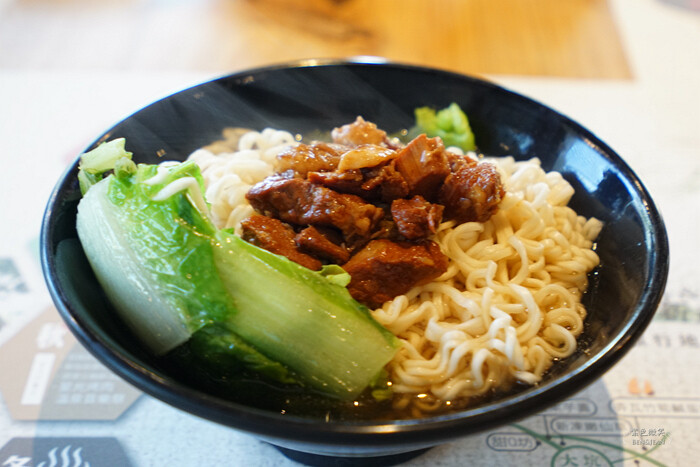 台中日光溫泉會館》房內美人湯池,湯湯屋大眾泡湯池、兒童遊戲室、陽光花園夜晚變星空夜吧
