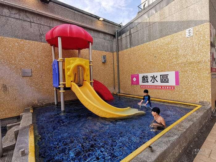 台中日光溫泉會館》房內美人湯池,湯湯屋大眾泡湯池、兒童遊戲室、陽光花園夜晚變星空夜吧