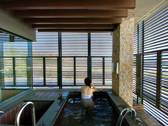 台中日光溫泉會館》房內美人湯池,湯湯屋大眾泡湯池、兒童遊戲室、陽光花園夜晚變星空夜吧