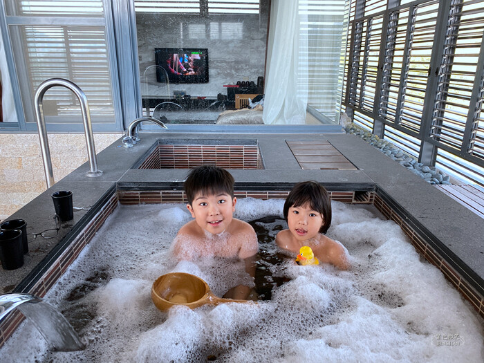 台中日光溫泉會館》房內美人湯池,湯湯屋大眾泡湯池、兒童遊戲室、陽光花園夜晚變星空夜吧