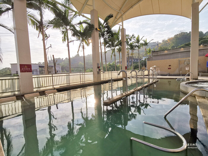 台中日光溫泉會館》房內美人湯池,湯湯屋大眾泡湯池、兒童遊戲室、陽光花園夜晚變星空夜吧