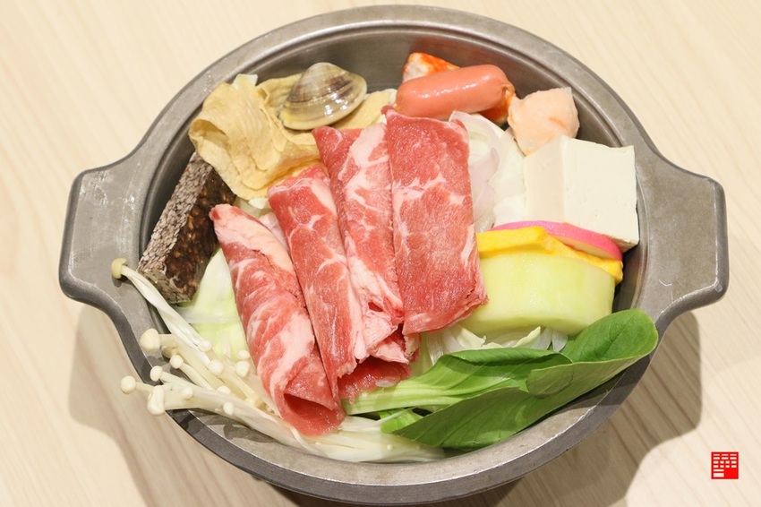 新北美食/土城高CP攪攪小火鍋!壽喜燒、鴛鴦鍋等近30種鍋物任選 自助吧有霜淇淋、雞油拌飯吃到飽 最便宜只要135元 - 跟著華少吃吃吃