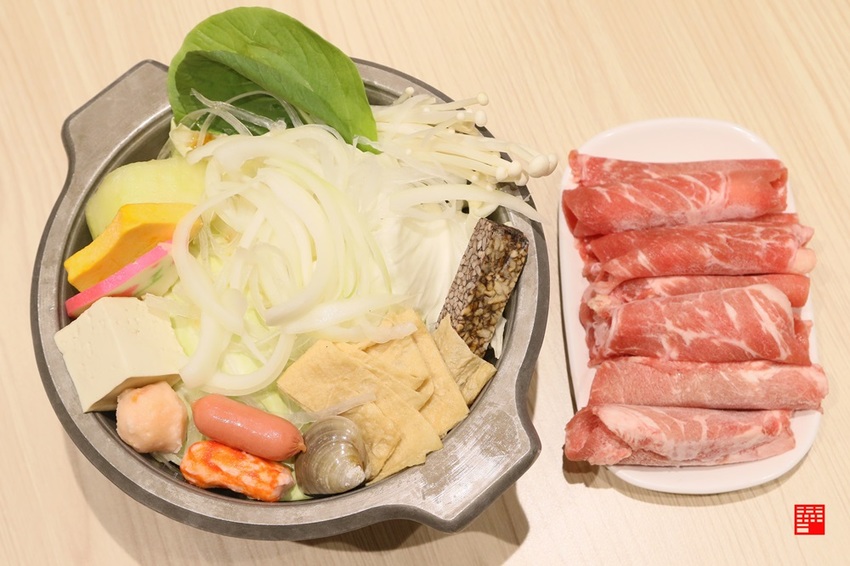 新北美食/土城高CP攪攪小火鍋!壽喜燒、鴛鴦鍋等近30種鍋物任選 自助吧有霜淇淋、雞油拌飯吃到飽 最便宜只要135元 - 跟著華少吃吃吃