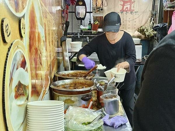 (台北/萬華)一甲子餐飲 – 祖師廟焢肉飯、刈包，米其林必比登推薦60年老店