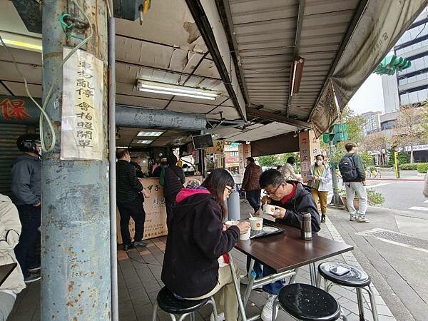 (台北/萬華)一甲子餐飲 – 祖師廟焢肉飯、刈包，米其林必比登推薦60年老店