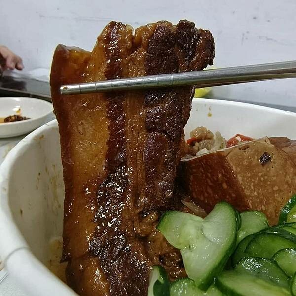 (台北/萬華)一甲子餐飲 – 祖師廟焢肉飯、刈包，米其林必比登推薦60年老店