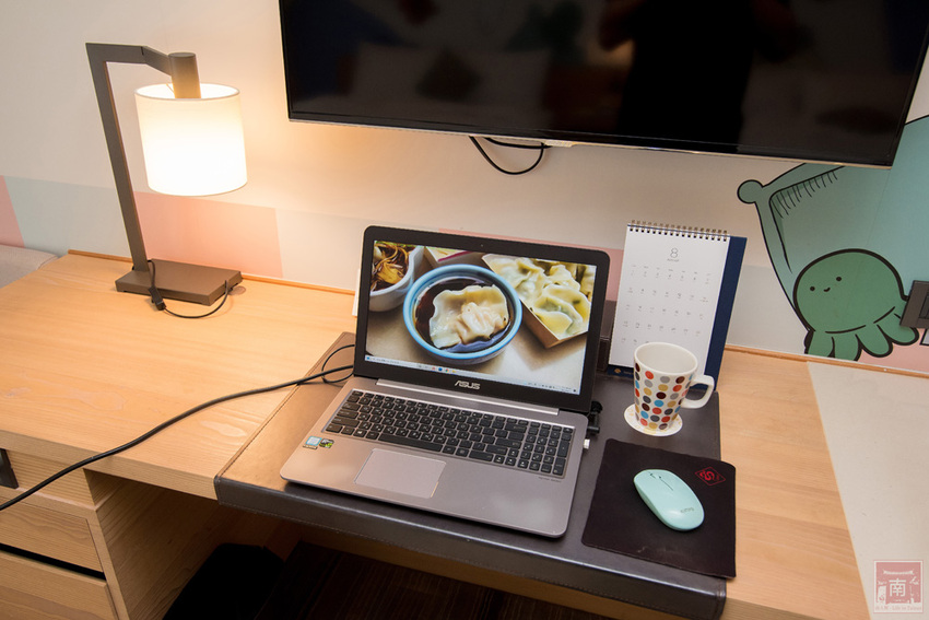 【臺南住宿】台南親子飯店｜卡通頻道主題房型｜主題房房內周邊商品通通帶回家｜四樓五樓戶外室內遊樂空間｜電動汽車.小火車任你玩~~HOTEL COZZI和逸飯店•台南西門館 - 南人幫