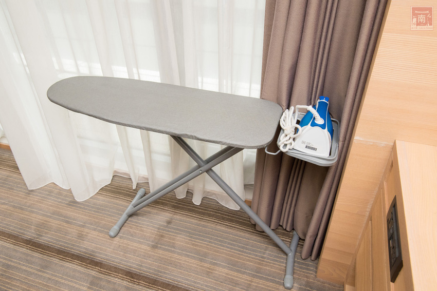 【臺南住宿】台南親子飯店｜卡通頻道主題房型｜主題房房內周邊商品通通帶回家｜四樓五樓戶外室內遊樂空間｜電動汽車.小火車任你玩~~HOTEL COZZI和逸飯店•台南西門館 - 南人幫