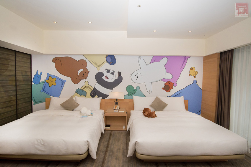 【臺南住宿】台南親子飯店｜卡通頻道主題房型｜主題房房內周邊商品通通帶回家｜四樓五樓戶外室內遊樂空間｜電動汽車.小火車任你玩~~HOTEL COZZI和逸飯店•台南西門館 - 南人幫