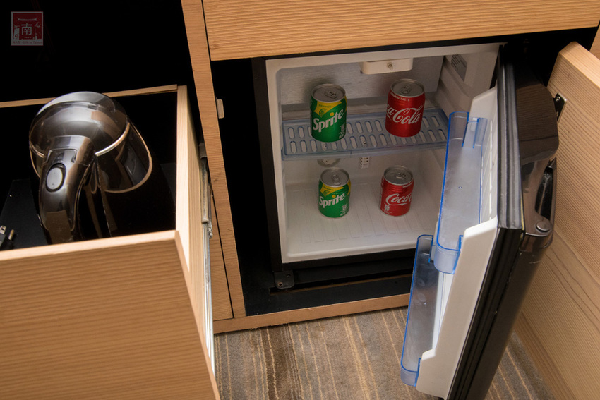 【臺南住宿】台南親子飯店｜卡通頻道主題房型｜主題房房內周邊商品通通帶回家｜四樓五樓戶外室內遊樂空間｜電動汽車.小火車任你玩~~HOTEL COZZI和逸飯店•台南西門館 - 南人幫