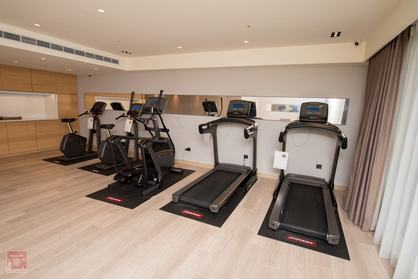 【臺南住宿】台南親子飯店｜卡通頻道主題房型｜主題房房內周邊商品通通帶回家｜四樓五樓戶外室內遊樂空間｜電動汽車.小火車任你玩~~HOTEL COZZI和逸飯店•台南西門館 - 南人幫