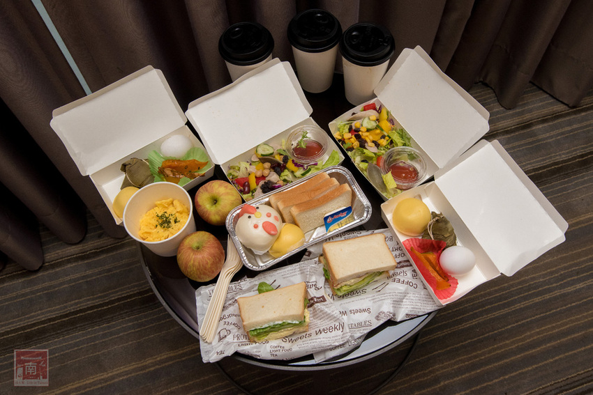 【臺南住宿】台南親子飯店｜卡通頻道主題房型｜主題房房內周邊商品通通帶回家｜四樓五樓戶外室內遊樂空間｜電動汽車.小火車任你玩~~HOTEL COZZI和逸飯店•台南西門館 - 南人幫