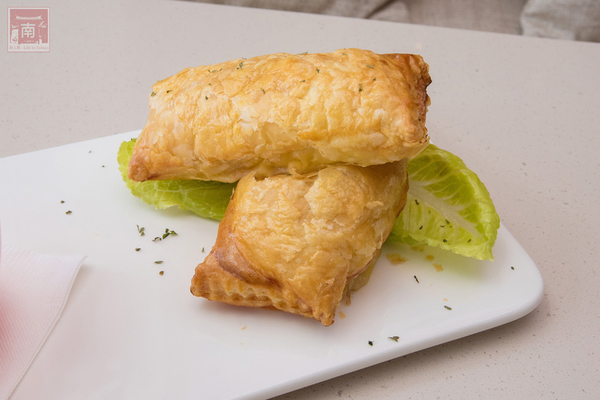 【臺南住宿】台南親子飯店｜卡通頻道主題房型｜主題房房內周邊商品通通帶回家｜四樓五樓戶外室內遊樂空間｜電動汽車.小火車任你玩~~HOTEL COZZI和逸飯店•台南西門館 - 南人幫