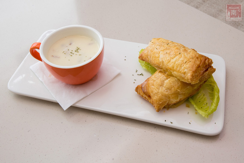 【臺南住宿】台南親子飯店｜卡通頻道主題房型｜主題房房內周邊商品通通帶回家｜四樓五樓戶外室內遊樂空間｜電動汽車.小火車任你玩~~HOTEL COZZI和逸飯店•台南西門館 - 南人幫