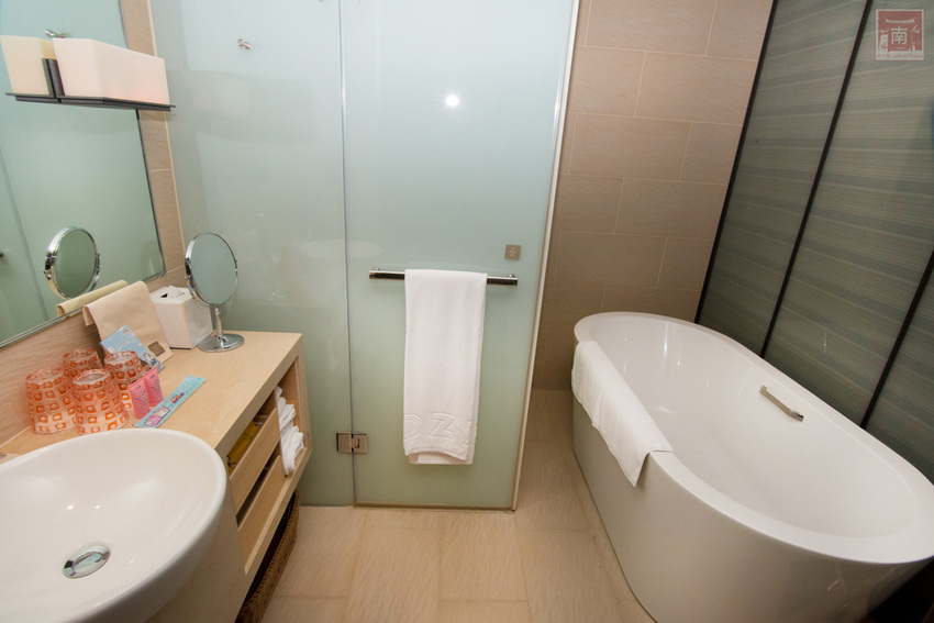 【臺南住宿】台南親子飯店｜卡通頻道主題房型｜主題房房內周邊商品通通帶回家｜四樓五樓戶外室內遊樂空間｜電動汽車.小火車任你玩~~HOTEL COZZI和逸飯店•台南西門館 - 南人幫