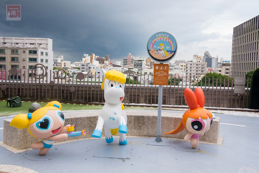 【臺南住宿】台南親子飯店｜卡通頻道主題房型｜主題房房內周邊商品通通帶回家｜四樓五樓戶外室內遊樂空間｜電動汽車.小火車任你玩~~HOTEL COZZI和逸飯店•台南西門館 - 南人幫