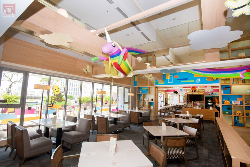 【臺南住宿】台南親子飯店｜卡通頻道主題房型｜主題房房內周邊商品通通帶回家｜四樓五樓戶外室內遊樂空間｜電動汽車.小火車任你玩~~HOTEL COZZI和逸飯店•台南西門館 - 南人幫