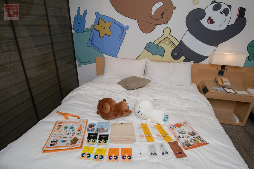 【臺南住宿】台南親子飯店｜卡通頻道主題房型｜主題房房內周邊商品通通帶回家｜四樓五樓戶外室內遊樂空間｜電動汽車.小火車任你玩~~HOTEL COZZI和逸飯店•台南西門館 - 南人幫