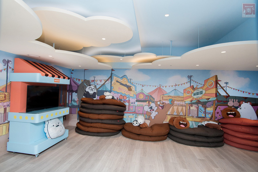 【臺南住宿】台南親子飯店｜卡通頻道主題房型｜主題房房內周邊商品通通帶回家｜四樓五樓戶外室內遊樂空間｜電動汽車.小火車任你玩~~HOTEL COZZI和逸飯店•台南西門館 - 南人幫