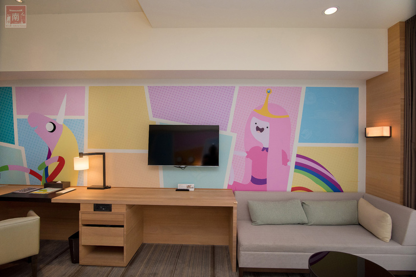 【臺南住宿】台南親子飯店｜卡通頻道主題房型｜主題房房內周邊商品通通帶回家｜四樓五樓戶外室內遊樂空間｜電動汽車.小火車任你玩~~HOTEL COZZI和逸飯店•台南西門館 - 南人幫