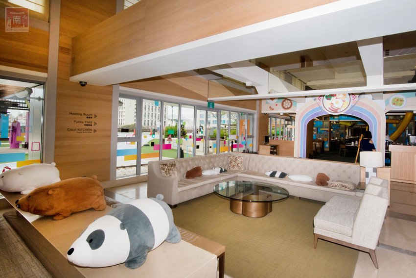 【臺南住宿】台南親子飯店｜卡通頻道主題房型｜主題房房內周邊商品通通帶回家｜四樓五樓戶外室內遊樂空間｜電動汽車.小火車任你玩~~HOTEL COZZI和逸飯店•台南西門館 - 南人幫