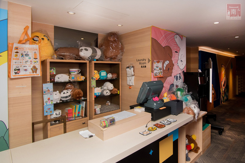 【臺南住宿】台南親子飯店｜卡通頻道主題房型｜主題房房內周邊商品通通帶回家｜四樓五樓戶外室內遊樂空間｜電動汽車.小火車任你玩~~HOTEL COZZI和逸飯店•台南西門館 - 南人幫