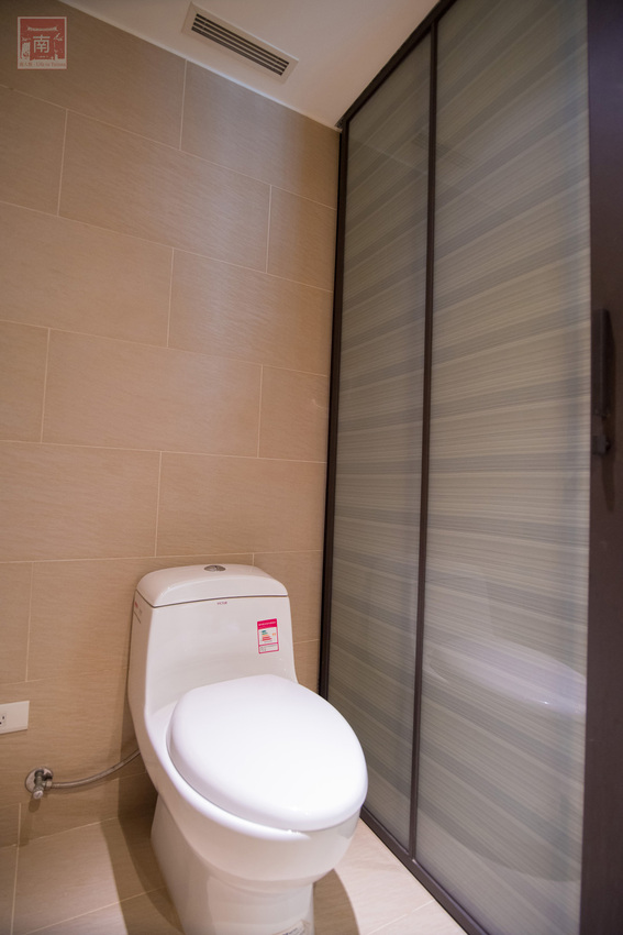 【臺南住宿】台南親子飯店｜卡通頻道主題房型｜主題房房內周邊商品通通帶回家｜四樓五樓戶外室內遊樂空間｜電動汽車.小火車任你玩~~HOTEL COZZI和逸飯店•台南西門館 - 南人幫